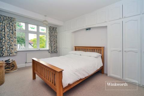 111 Oaks Avenue, Worcester Park, KT4 8XG
