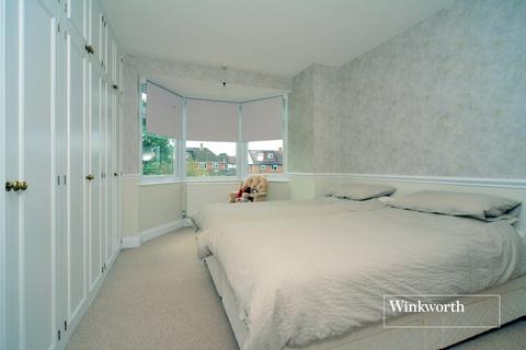 111 Oaks Avenue, Worcester Park, KT4 8XG