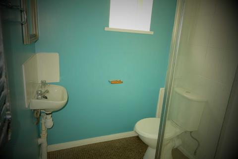 1 bedroom flat to rent, High Street, Barry