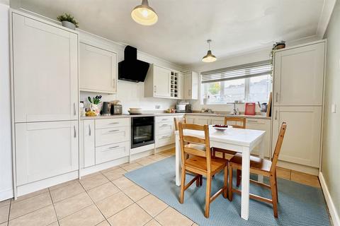 69 Cheam Road, Broadstone, BH18 9HB