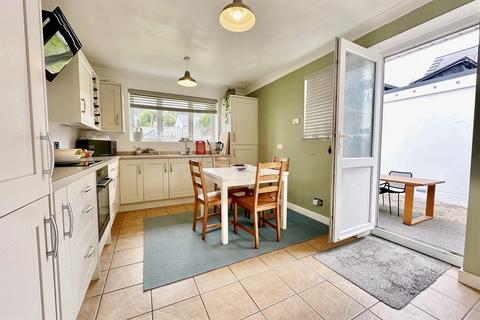 69 Cheam Road, Broadstone, BH18 9HB