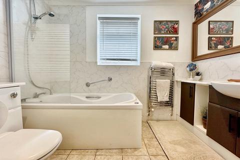 69 Cheam Road, Broadstone, BH18 9HB