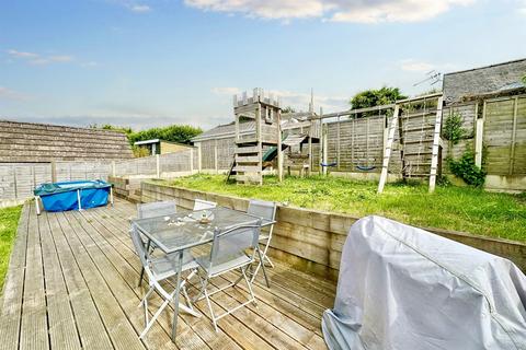 69 Cheam Road, Broadstone, BH18 9HB
