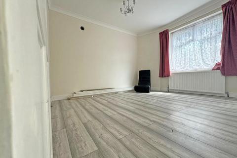 2 bedroom flat for sale, Chadwin Road, London, E13