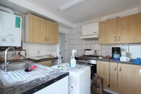 3 bedroom terraced house to rent, Dennett Road, Croydon CR0