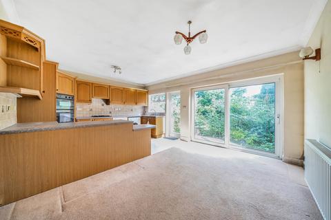18 Sutton Close, Pinner, HA5 2JX