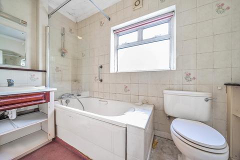 18 Sutton Close, Pinner, HA5 2JX