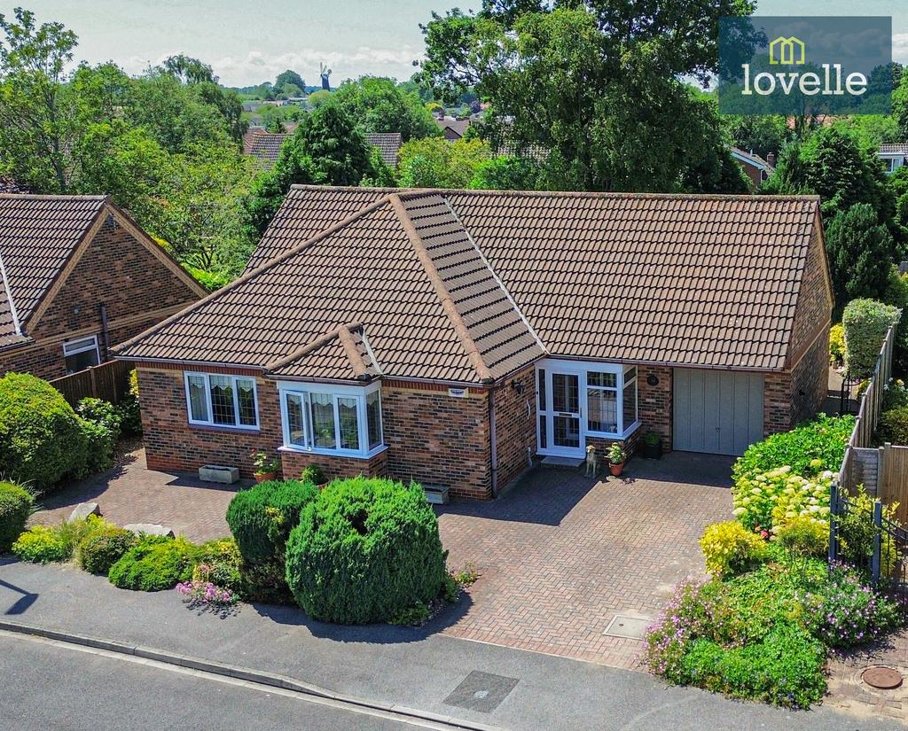 Camargue Avenue, Waltham DN37 2 bed detached bungalow for sale £369,950