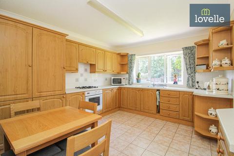 10 Camargue Avenue, Waltham, Grimsby, DN37 0PA