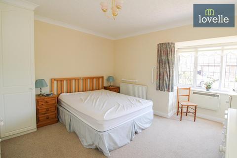 10 Camargue Avenue, Waltham, Grimsby, DN37 0PA