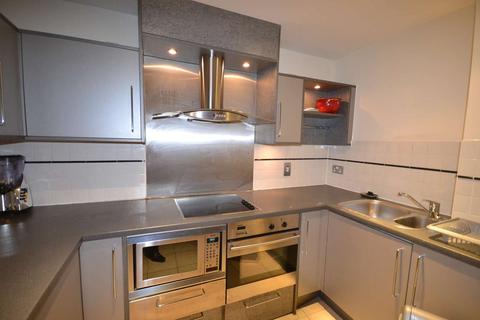 1 bedroom flat to rent, 16 St Georges Wharf, Vauxhall, London