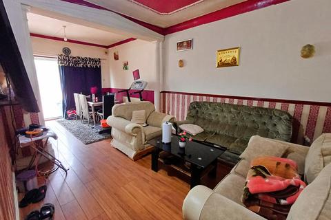 1 bedroom in a house share to rent, Clifton Road, Ilford IG2