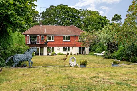 4 bedroom detached house for sale, 17 Frensham Vale, Lower Bourne, Farnham, GU10