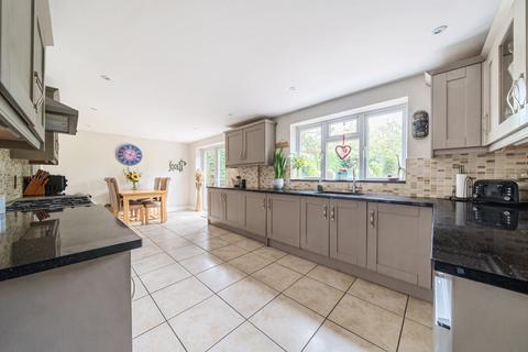 5 bedroom detached house for sale, 17 Frensham Vale, Lower Bourne, Farnham, GU10