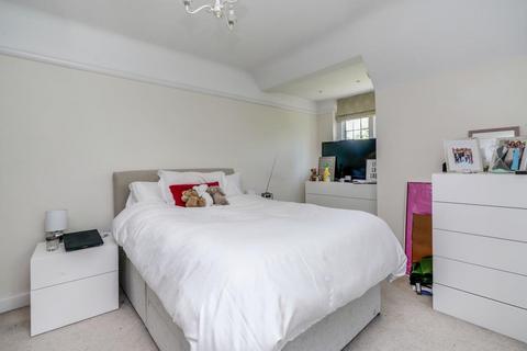 3 bedroom detached house to rent, Oakfield Glade, Weybridge, KT13 9DP