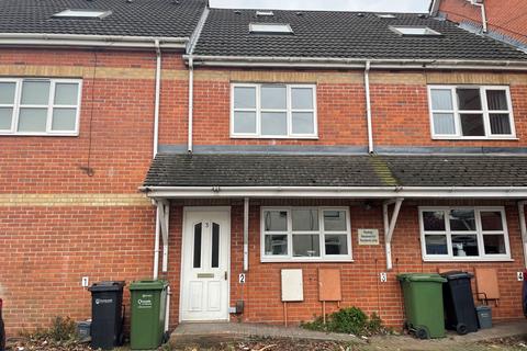 4 bedroom townhouse to rent, New Road East, Portsmouth PO2
