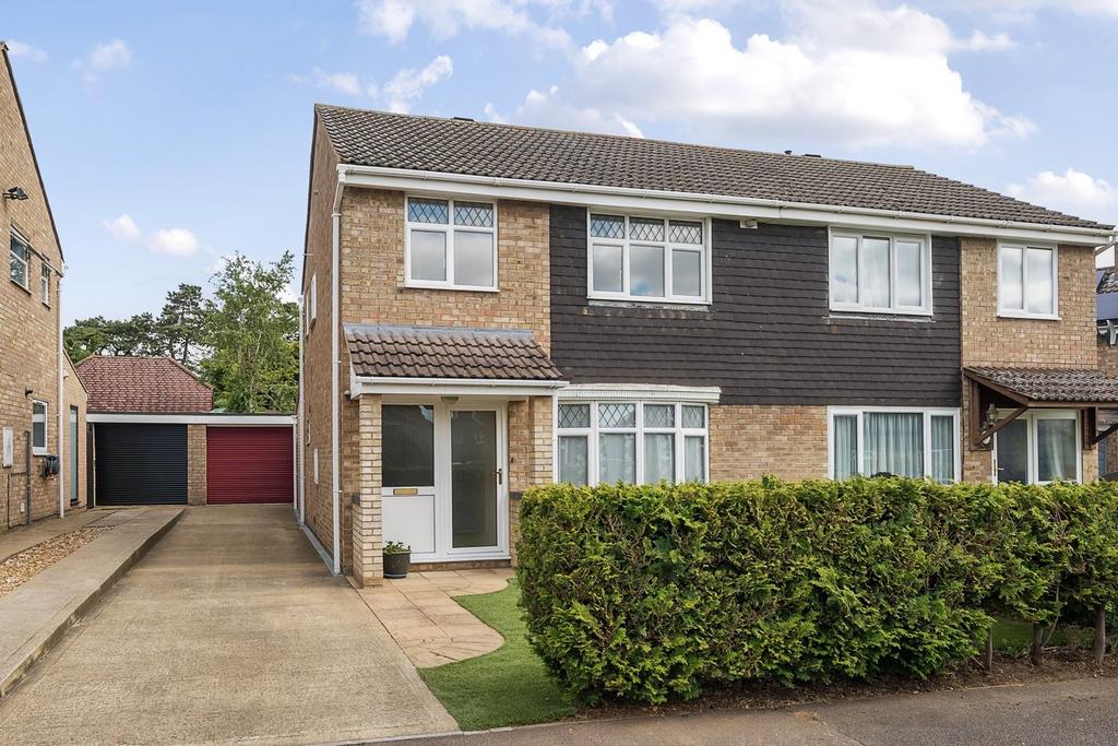 Shakespeare Drive, Upper Caldecote, SG18 3 bed semidetached house for