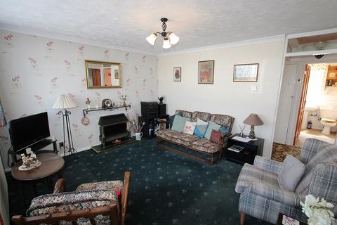 2 bedroom semi-detached bungalow for sale, Greenfield Avenue, Watford WD19