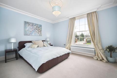 6 bedroom detached house to rent, Oatlands Avenue, Weybridge, Surrey, KT13 9SF