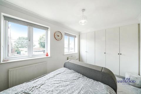 5 Candover Road, Hornchurch, RM12 4TY