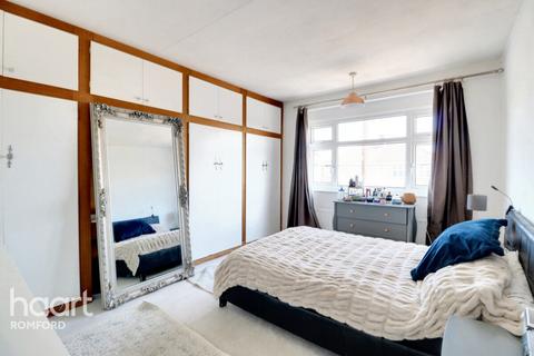 25 Moray Way, Romford, RM1 4YL