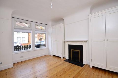 2 bedroom maisonette to rent, Khartoum Road, Tooting, London, SW17