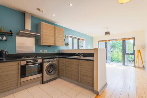 1 bedroom flat for sale, LEVERTON CLOSE, Muswell Hill, London, N22