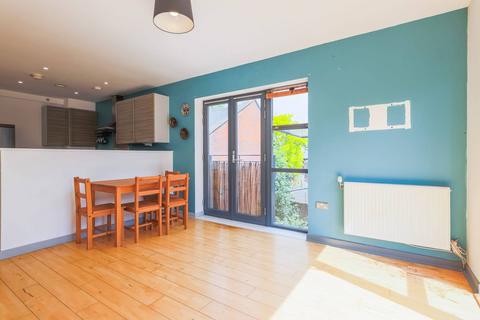 1 bedroom flat for sale, LEVERTON CLOSE, Muswell Hill, London, N22
