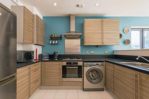 35 Leverton Close, London, N22 7BT