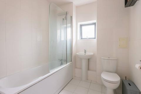 35 Leverton Close, London, N22 7BT