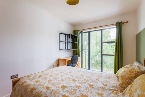 35 Leverton Close, London, N22 7BT