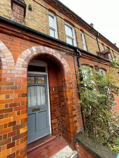 1 bedroom terraced house to rent, Gladstone Avenue, London N22