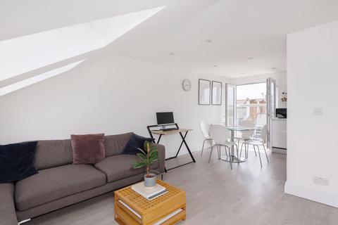 2 bedroom flat for sale, Dynham Road, London, NW6