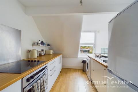 1 bedroom flat for sale, Balham High Road, London, SW12