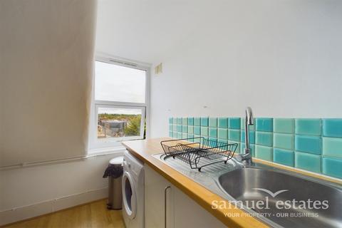 1 bedroom flat for sale, Balham High Road, London, SW12