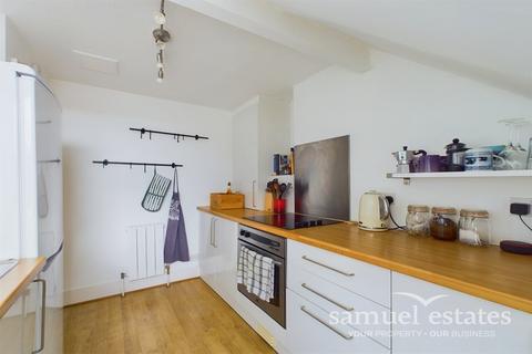 1 bedroom flat for sale, Balham High Road, London, SW12