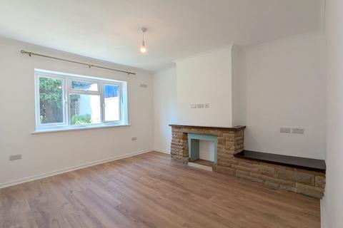 3 bedroom semi-detached house to rent, Green Man Lane, Feltham, TW14