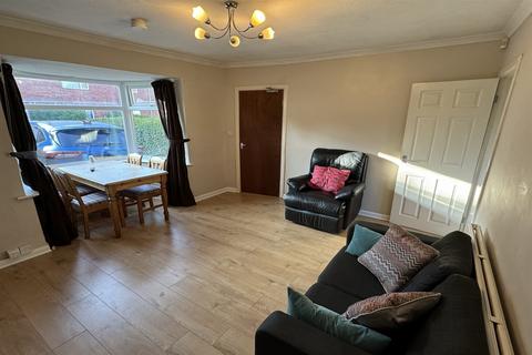 2 bedroom terraced house to rent, Olton Avenue, Beeston, NG9 2SP