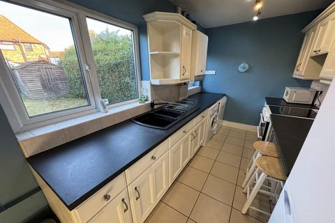 2 bedroom terraced house to rent, Olton Avenue, Beeston, NG9 2SP