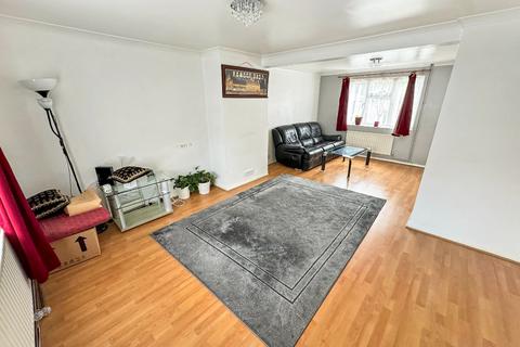 3 bedroom semi-detached house to rent, Southall UB2