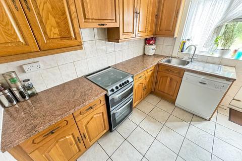 3 bedroom semi-detached house to rent, Southall UB2