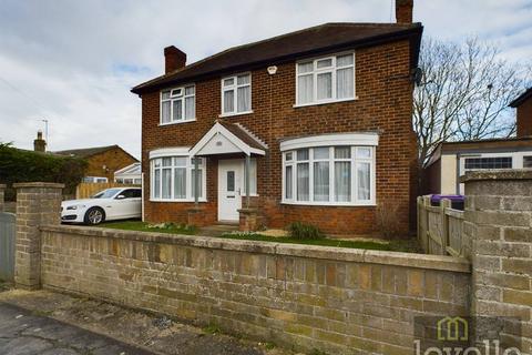 4 bedroom detached house for sale, Wellington Road, Mablethorpe LN12