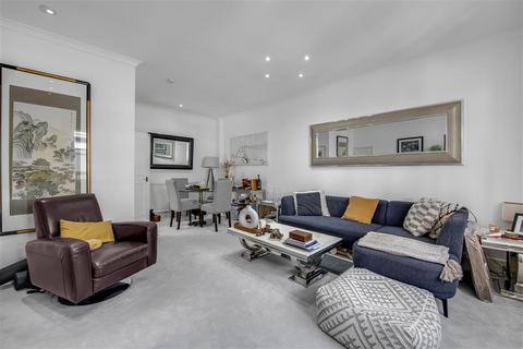 2 bedroom flat for sale, London W8