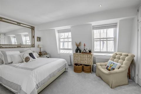 2 bedroom flat for sale, London W8