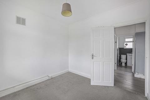2 bedroom maisonette for sale, Mount Court, West Wickham, Kent