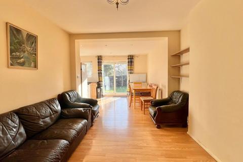 3 bedroom apartment to rent, London NW2