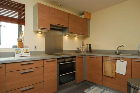 2 bedroom flat to rent, Agate Close, Hanger Hill, London, NW10