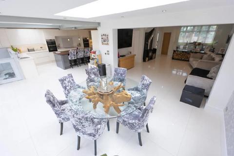 98 Riefield Road, London, SE9 2RA