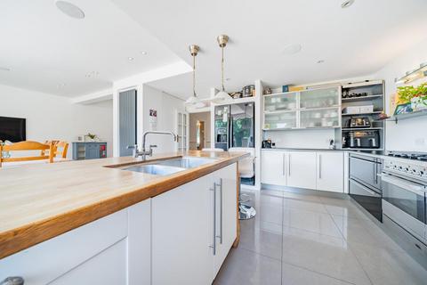 1 Arthur Road, New Malden, KT3 6LX