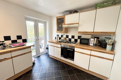 undefined, Topsham - Popular purpose built top floor flat with lovely views